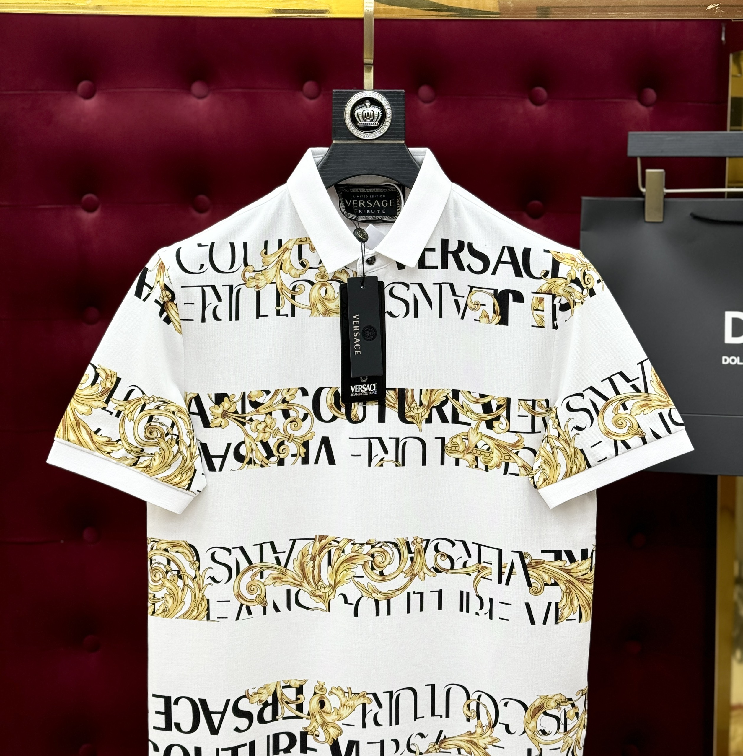 Áo polo Versace VS họa tiết logo chữ lồng hoa văn Vàng Like Auth 1-1 on web CD